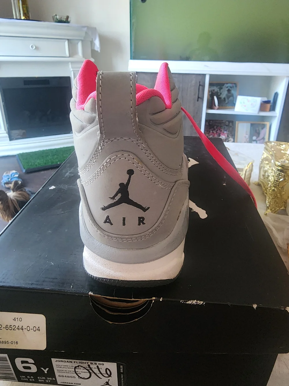 Jordan Flight Box Label in Wolf Grey and Black